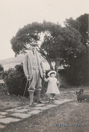 Man With A Little Girl 1930s
