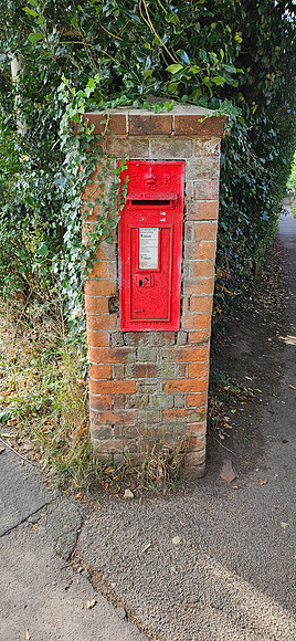 Edward VII Post Box In A Wall In Banstead Surrey