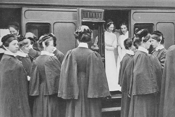 London Nurses At Charing Cross Station Prior To Entraining For Boulogne August 1914