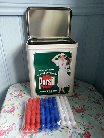 Retro Style Persil Handy Peg Tin With 20 Colourful Pegs