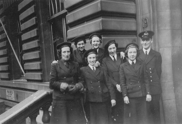 Wrens And Naval Officer WW2