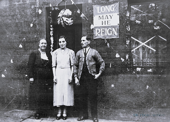 George And Edith Ramsey With Their Daughter Dora Ramsey Outside 18 Swift Street, Manchester