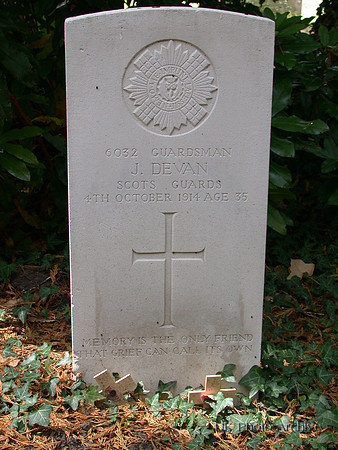Devan J Pte 6032 2nd Scots Guards LYNDHURST CEMETERY, Hampshire.