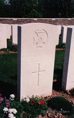 Levitt S N 2nd Lt 16th King's Royal Rifle Corps Unicorn Cemetery, Vendhuile France