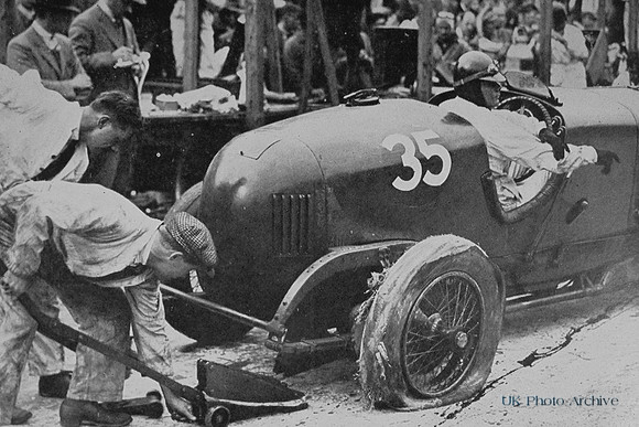 Tyre Trouble At Brooklands Clive Dunfree In The B.R.D.C. Race 1929