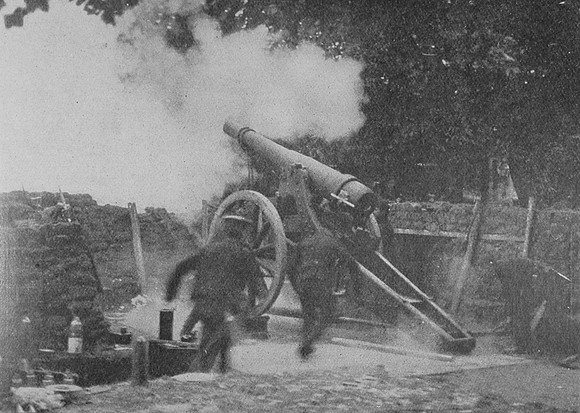 British And Belgian Soldiers Workng The Guns