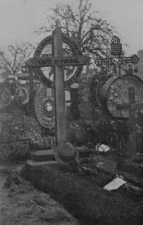 Young H Captain Royal Garrison Artillery Grave (2) The Sword Of The North Highland Memories Of The Great War - Dugald MacEchern