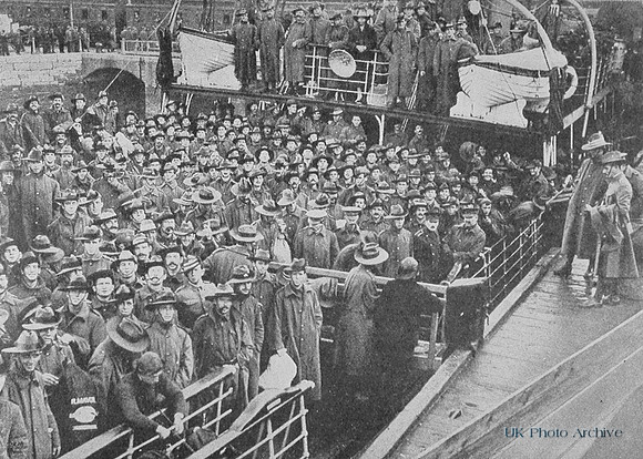 Australian Reservists Disembarking At Plymouth