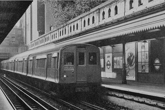 Metadyne Stock At Sloane Square On The Circle Line c.1955