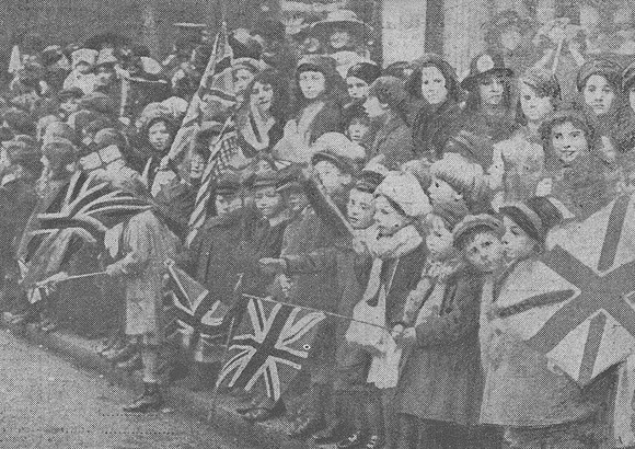 Children At Notting Hill Celebrating The End Of The War (1)