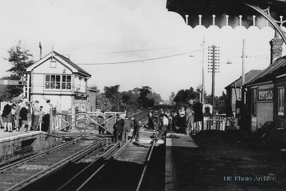 Rebuilding The Level Crossing At Ashtead Station 1930 2