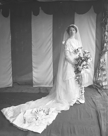 Grace Young Christie Shaw On Her Wedding Day 5th Nov 1913