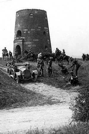 An Indian Cavalry Brigade Signal Troop At Work in Aire France