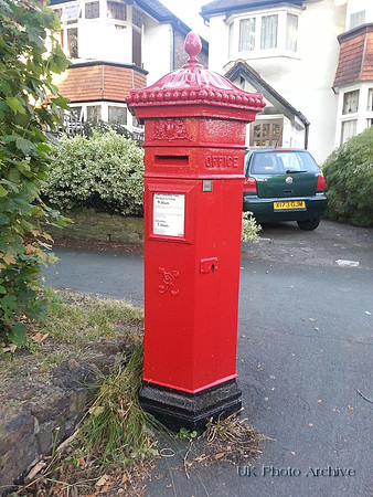 Penfold Post Box Beeches Avenue Carshalton Beeches 2016