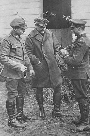 A Group Of British Soldiers Wearing Mistletoe On The Western Fron Christmas 1916