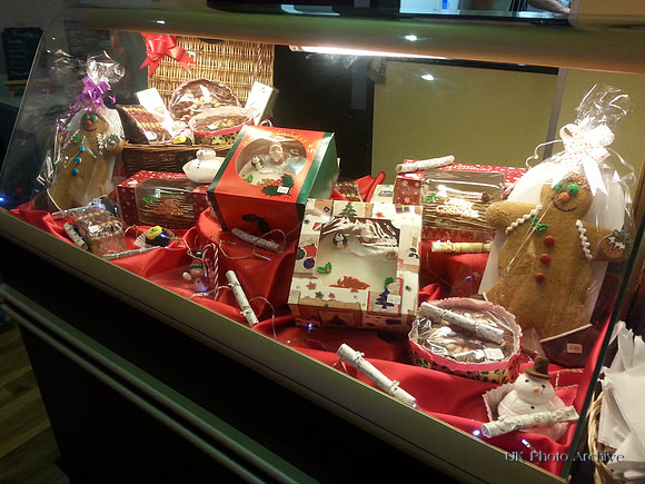 Stenning's Bakers Carshalton Beeches Christmas Display 2016