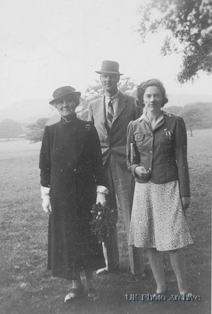Family Day Out 1940s