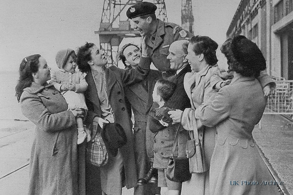 Pte Anthony Eagles Of The Gloucestershire Regiment Greeted By His Family 1953