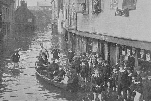A Norwich Street Scene After The Floods Of 1912
