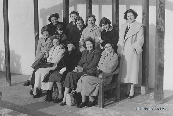 A Ladies Day Out In The 1950s