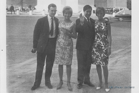 1960s Fashion Men And Women