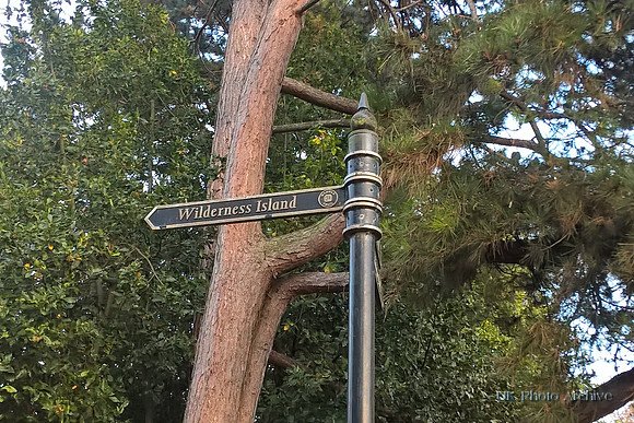 Sign Post Grove Park Carshalton