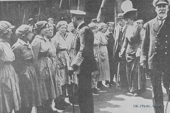 The King Meeting Munition Girls In Stockton