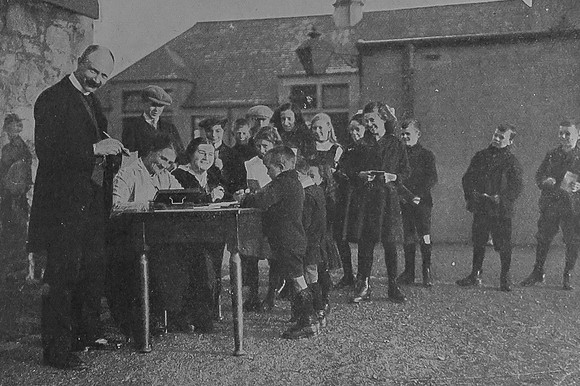Children From Newbattle School Midlothian Investing In War Bonds