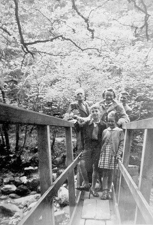 A Family On A Day Out 1950s