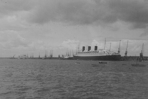 RMS Queen Mary Southampton 1950