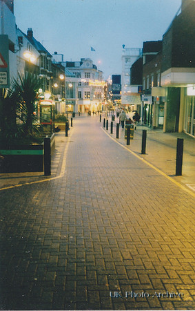 Sutton High Street Christmas Day 1990s (2)