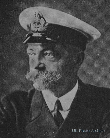 Traherne L E Lt Comm Royal Navy