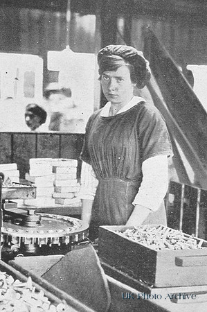Making Cartridges At Kynochs Munitions Factory Birmingham