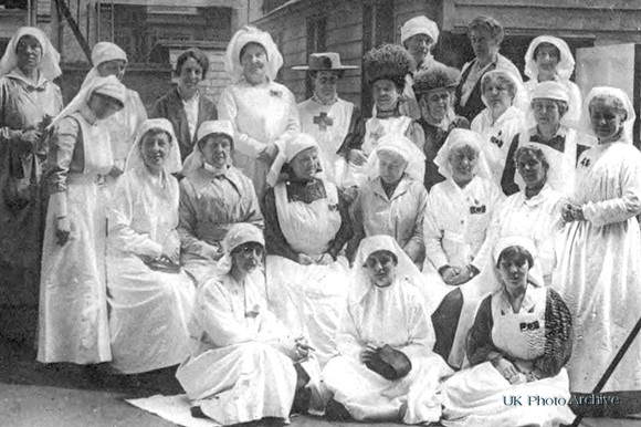 Volunteer Workers At The Red Cross Hut The Empess Club Dover Street Piccadilly