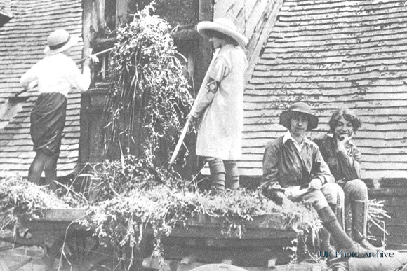 Women Filling A Barn At Evesham