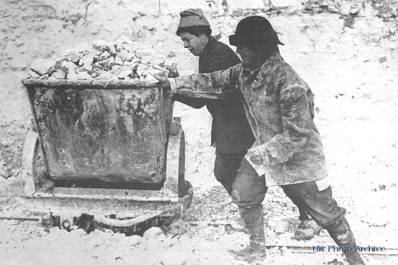 Women Workers In A Hampshire Chalk Quarry