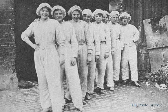 Women Workers In A Mill In Nottingham