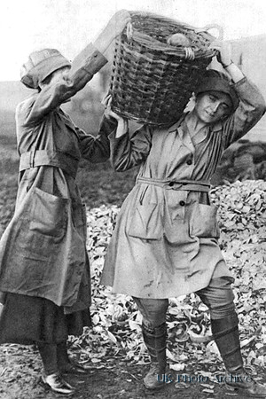 Women Workers In Kent Drying Vegetables In An Old Hop Kiln