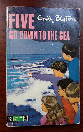 Book 12 Five Go Down To The Sea 1977 Paperback Edition