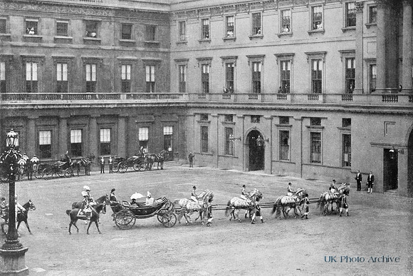 The Queens Carriage Leaving The Quadrangle Buckingham Palalce 22nd Jun 1897