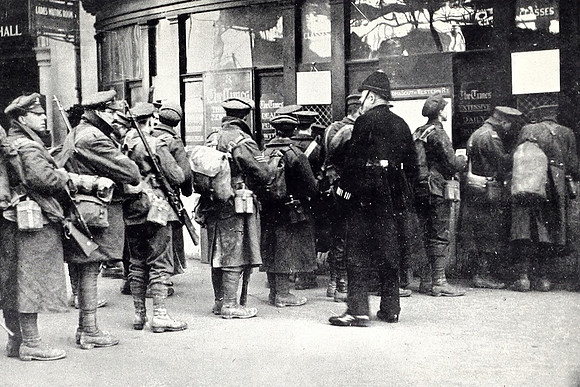 British Troops Returning From The Trenches For Christmas At Waterloo Station