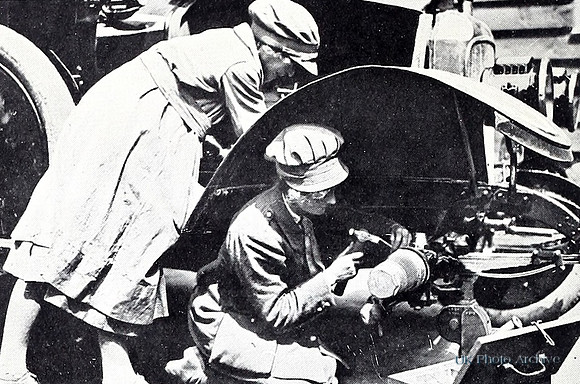 WAAC Fitters Repairing A Motor Car