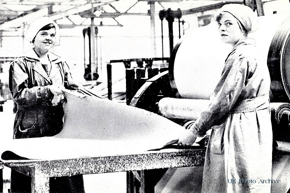 Women War Workers Preparing Asbestos Millboards