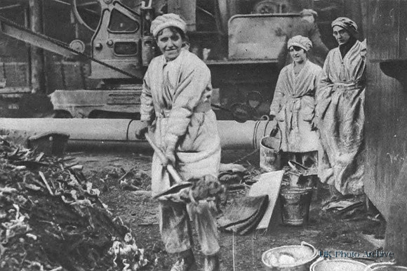 Women Workers On The Ship Yards On The Clyde