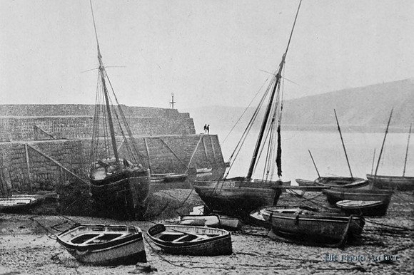 Clovelly Harbour 1910
