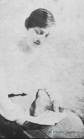 Doris Mabel Gurowich (Nee Holmes)