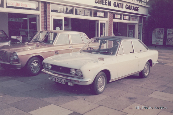 Fiat GGW 236J At Sheen Gate Garage 1970s