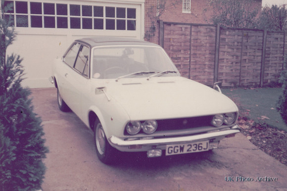 Fiat 124 2 Door Coupe 1970s GGW 236J