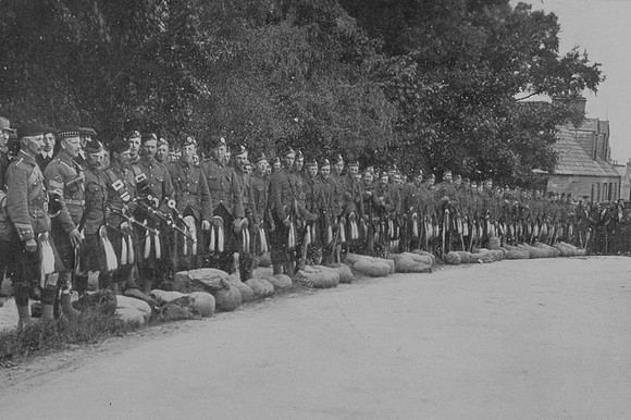H Coy The 5th Seaforth Highlanders About To Entrain At Thurso 6th Aug 1914