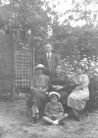 A 1920s Happy Family